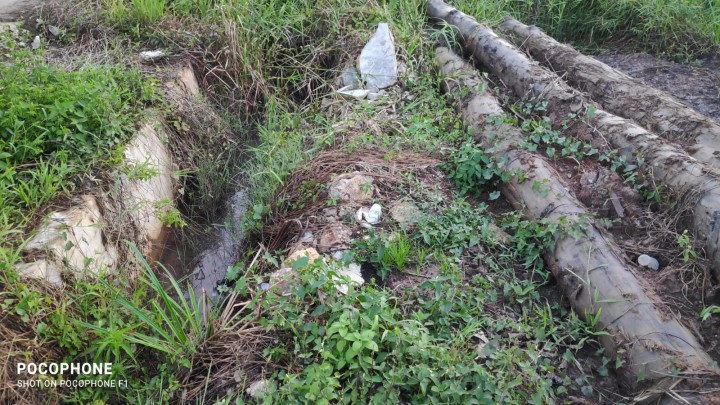 Pengukuran Tanah di RT 1 Jalan sungai manggis. di Lanjutkan Peninjauan Jembatan arah jalan sungai manggis - desa sidomulyo (KUKAR).