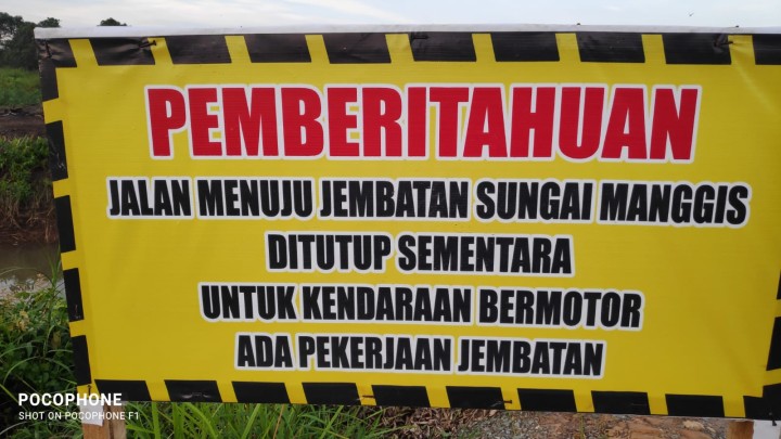Pengukuran Tanah di RT 1 Jalan sungai manggis. di Lanjutkan Peninjauan Jembatan arah jalan sungai manggis - desa sidomulyo (KUKAR).