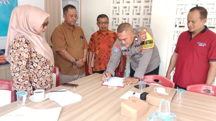 Rapat Forum konsultasi publik ( FKP ) REVIEW STANDAR PELAYANAN 2025.