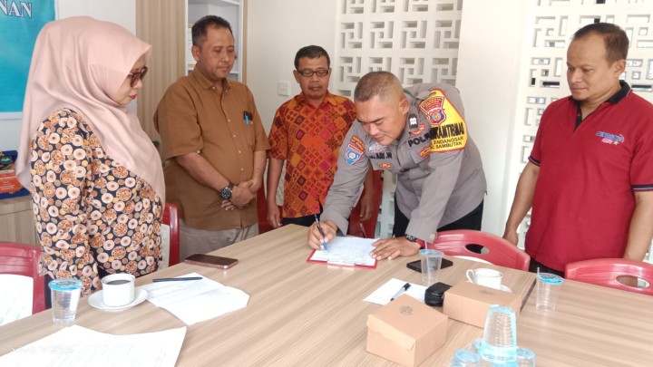 Rapat Forum konsultasi publik ( FKP ) REVIEW STANDAR PELAYANAN 2025.