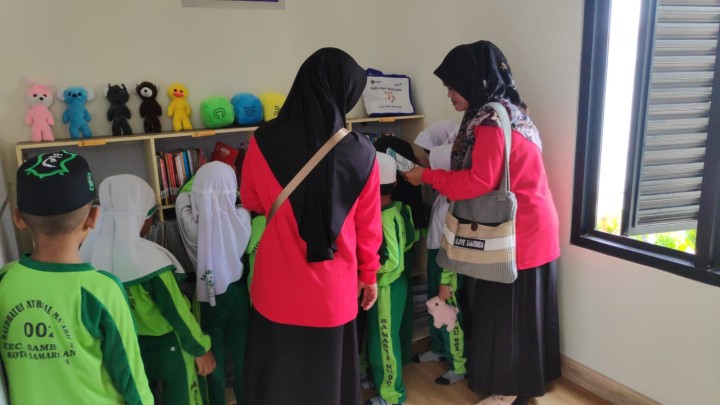 Kunjungan RA  Ma'Arif di Perpustakaan Kelurahan Sindang Sari.