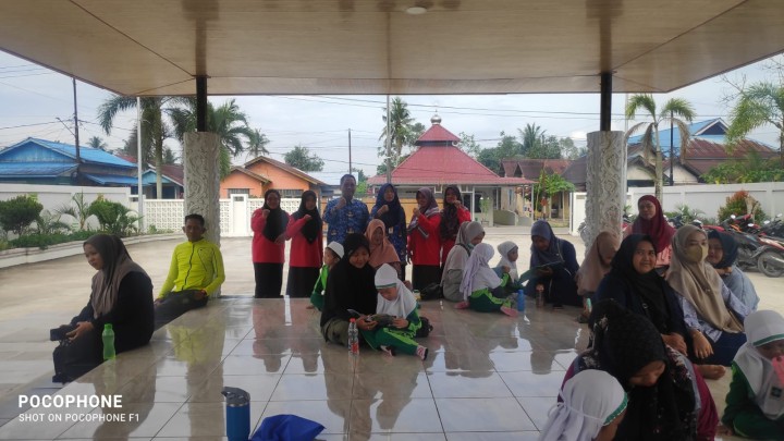 Kunjungan RA  Ma'Arif di Perpustakaan Kelurahan Sindang Sari.
