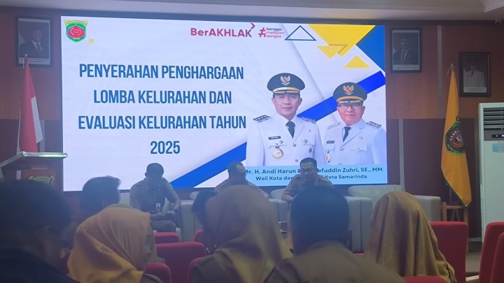 Pembagian Hadiah Untuk Pemenang Lomba Kelurahan Tingkat Kota Samarinda & Evaluasi Capaian Prodeskel dan Epdeskel TW III Tahun 2025