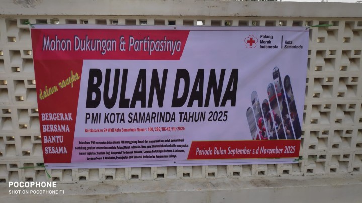Penyerahan spanduk dan juknis pelaksanaan bulan dana PMI tahun 2025.