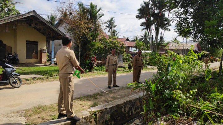 Pengukuran Tanah untuk Pembangunan Koperasi Merah Putih Kelurahan Sindang Sari. di hadiri Lurah,Kasi Pemerintahan,Kasi Ekobang,Babinsa,dan Kepsek SDN 13 Sambutan.