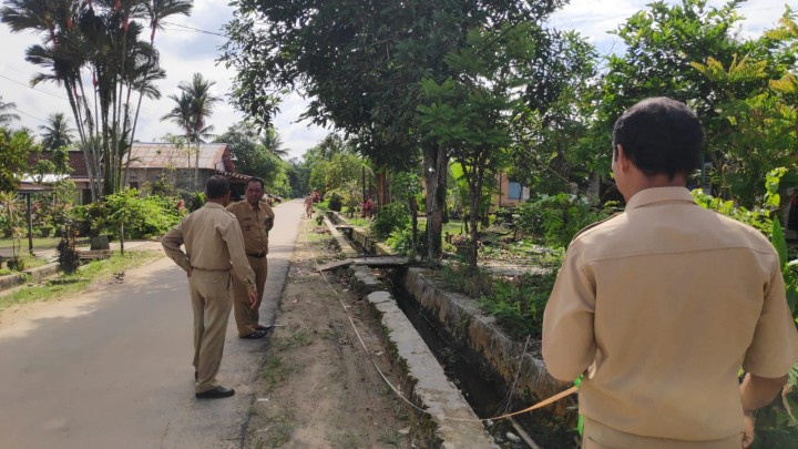 Pengukuran Tanah untuk Pembangunan Koperasi Merah Putih Kelurahan Sindang Sari. di hadiri Lurah,Kasi Pemerintahan,Kasi Ekobang,Babinsa,dan Kepsek SDN 13 Sambutan.