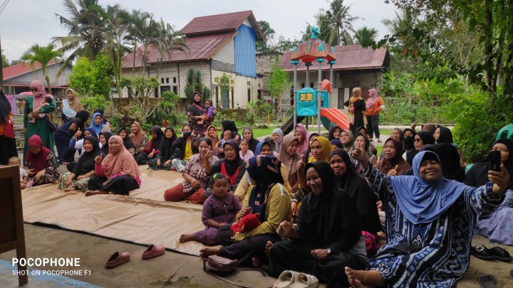 Pembagian minyak goreng gratis ukuran 350ml dari UD  sari jaya, dan cara penanggulangan kebocoran selang gas pada kompor gas.