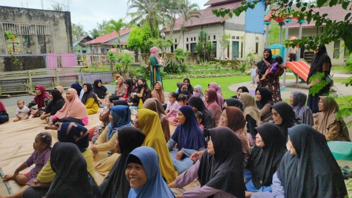 Pembagian minyak goreng gratis ukuran 350ml dari UD  sari jaya, dan cara penanggulangan kebocoran selang gas pada kompor gas.