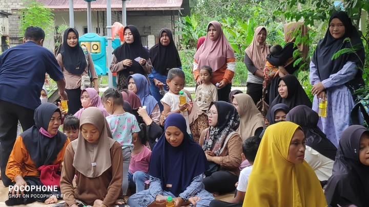 Pembagian minyak goreng gratis ukuran 350ml dari UD  sari jaya, dan cara penanggulangan kebocoran selang gas pada kompor gas.