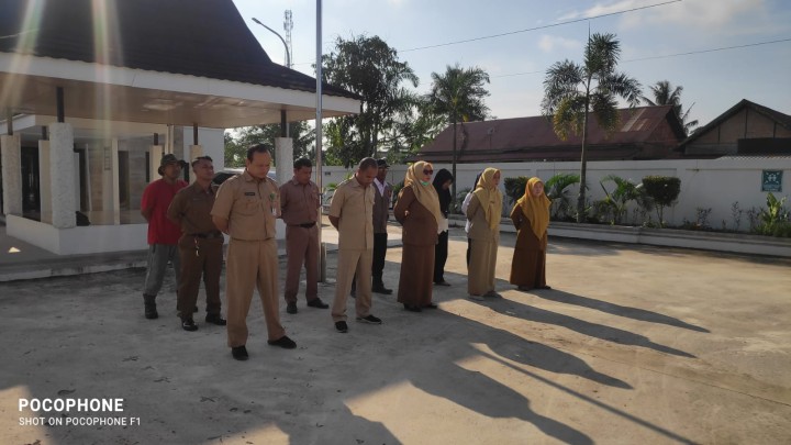 Rutinitas Apel Pagi di pemerintahan Kelurahan Sindang Sari.