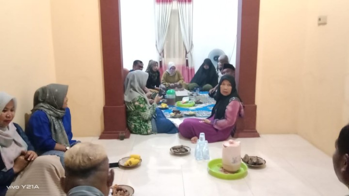 Kegiatan Arisan LPM Sindang Sari.