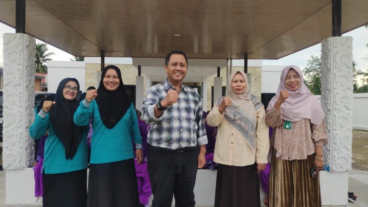 Kunjungan TK DAHLIA DAN SD 013 ke perpustakaan kelurahan Sindang sari