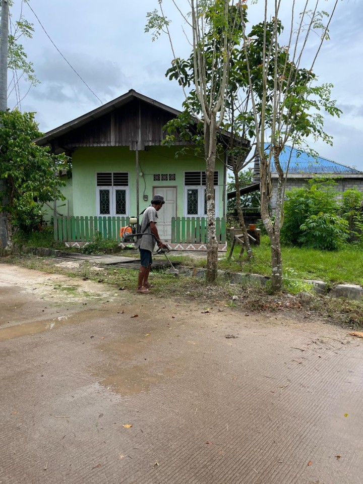 Kegiatan Gotong Royong Lingkungan RT.1 di Hadiri 20 orang.
