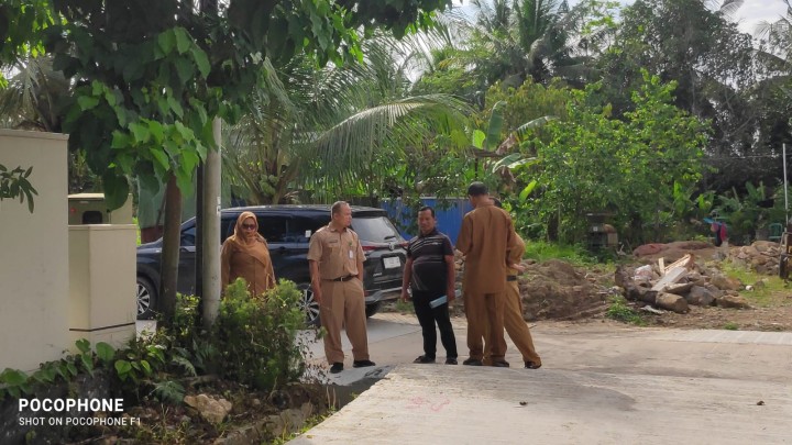 Peninjauan Tanah di RT 9 jalan Dahlia, untuk rencana pembanguna POSYANDU.