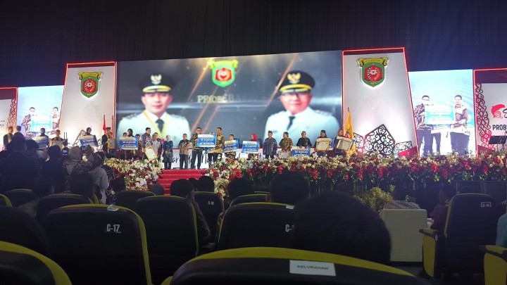 Acara Penganugerahan Probebaya Award 2025.