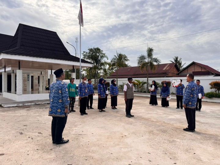 Rutinitas Apel Pagi di Pemerintahan Kelurahan Sindang Sari
