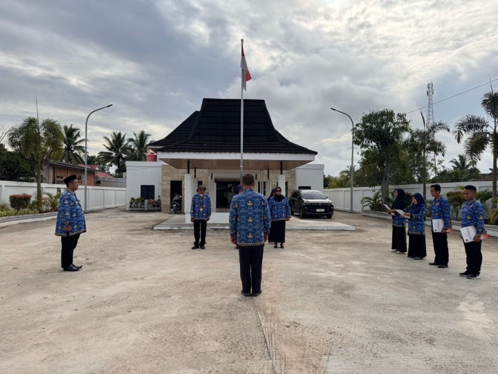 Rutinitas Apel Pagi di Pemerintahan Kelurahan Sindang Sari