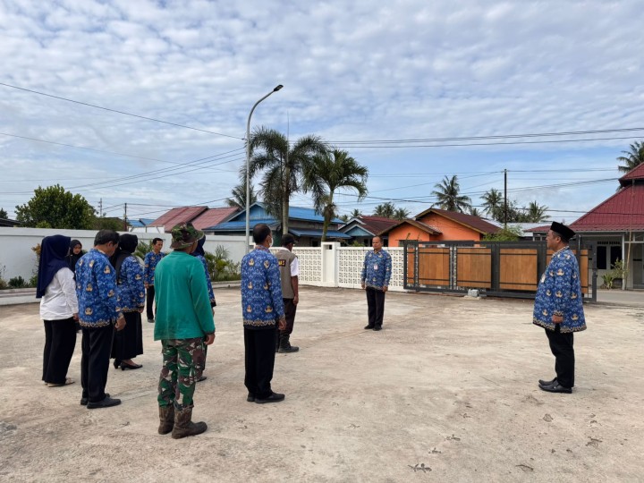 Rutinitas Apel Pagi di Pemerintahan Kelurahan Sindang Sari
