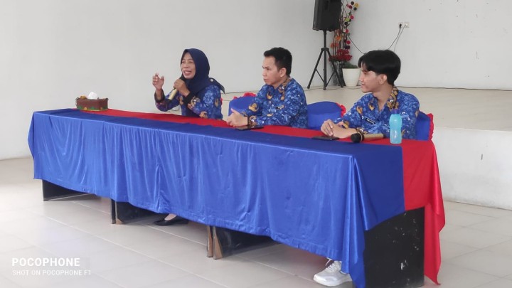 Kegiatan Sosialisasi PKH di Balai Kelurahan Sindang Sari.