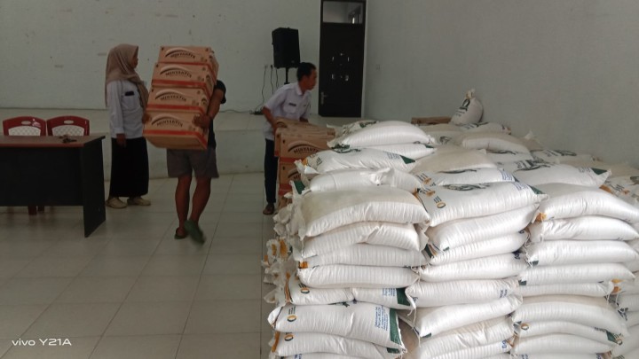 Pendistribusian Beras Buloq Medium 10Kg dan Minyak Goreng Merk MINYAKITA 2 Ltr. oleh Kemnterian Pangan Nasional.
