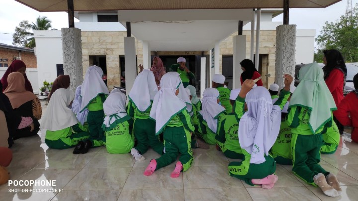 Kunjungan TK Raudhatul Athfal Ma'arif NU 002 Sindang Sari ke Perpustakaan Kelurahan.Kecamatan Sambutan.Kota Samarinda.