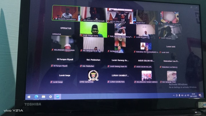 Rapat Paripurna DPRD Kota Samarinda Masa Persidangan III Tahun 2025 Dengan Agenda Persetujuan Bersama Antara Wali Kota Samarinda Terhadap Raperda Tentang APBD Kota Samarinda Tahun Anggaran 2026. (Via Zoom meeting).