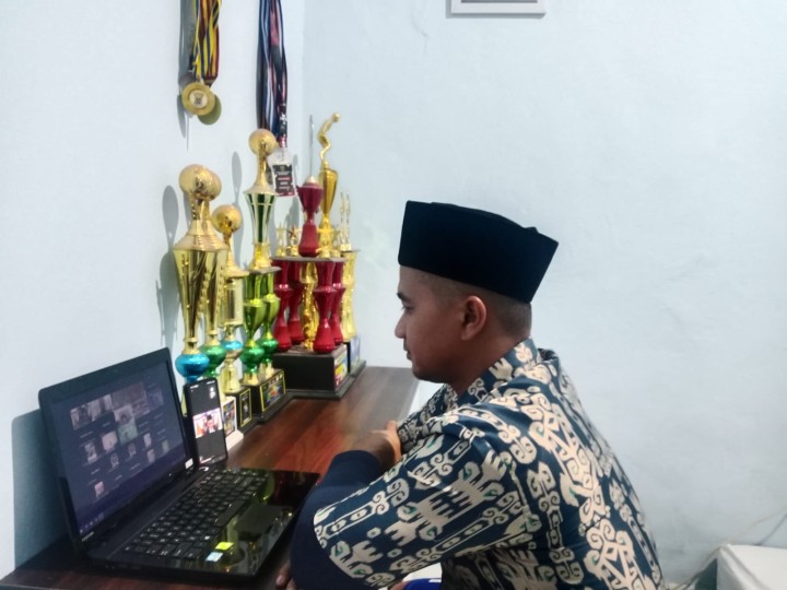 Rapat Paripurna DPRD Kota Samarinda Masa Persidangan III Tahun 2025 Dengan Agenda Persetujuan Bersama Antara Wali Kota Samarinda Terhadap Raperda Tentang APBD Kota Samarinda Tahun Anggaran 2026. (Via Zoom meeting).