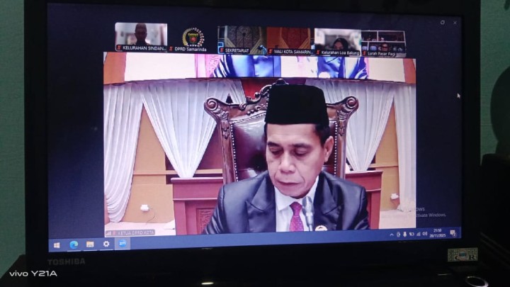 Rapat Paripurna DPRD Kota Samarinda Masa Persidangan III Tahun 2025 Dengan Agenda Persetujuan Bersama Antara Wali Kota Samarinda Terhadap Raperda Tentang APBD Kota Samarinda Tahun Anggaran 2026. (Via Zoom meeting).