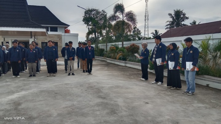 Rutinitas apel Pagi di Pemerintahan Kelurahan Sindang Sari.