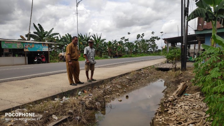 Monitoring Drainase di RT.9 Jalan Poros Propinsi smd-anggana Kelurahan Sindang sari