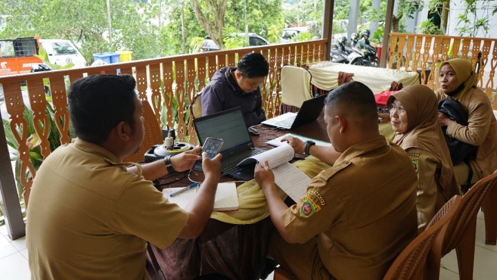 Penginputan Data Pelaporan Pada Aplikasi Iris di Kecamatan Sambutan.