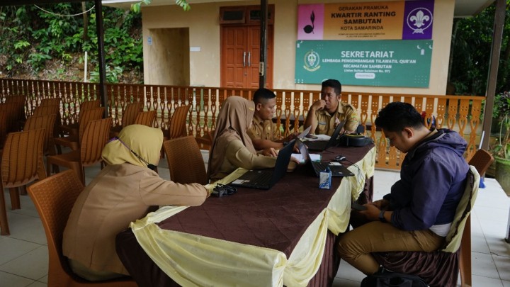 Penginputan Data Pelaporan Pada Aplikasi Iris di Kecamatan Sambutan.