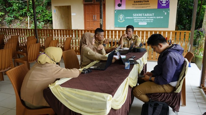 Penginputan Data Pelaporan Pada Aplikasi Iris di Kecamatan Sambutan.