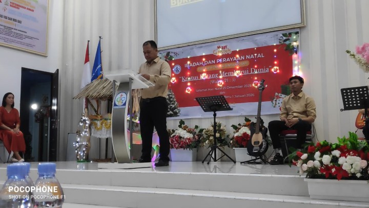 Menghadiri dan memberikan sambutan pada ibadah perayaan Natal 2025 dan menyongsong tahun baru 2026 di Gereja GKII Alfa Omega Jl. Karya Bakti Sindang sari.