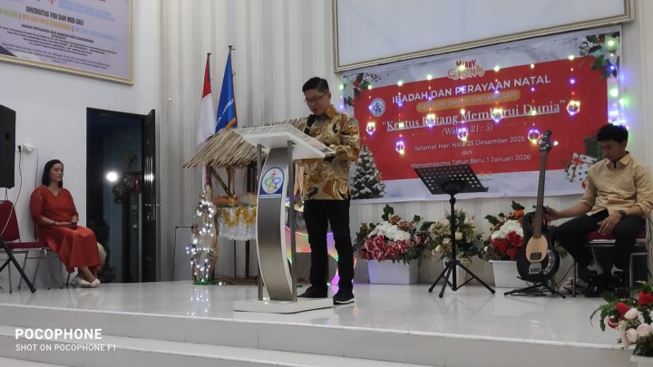 Menghadiri dan memberikan sambutan pada ibadah perayaan Natal 2025 dan menyongsong tahun baru 2026 di Gereja GKII Alfa Omega Jl. Karya Bakti Sindang sari.