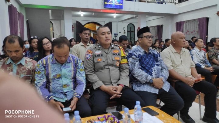 Menghadiri dan memberikan sambutan pada ibadah perayaan Natal 2025 dan menyongsong tahun baru 2026 di Gereja GKII Alfa Omega Jl. Karya Bakti Sindang sari.