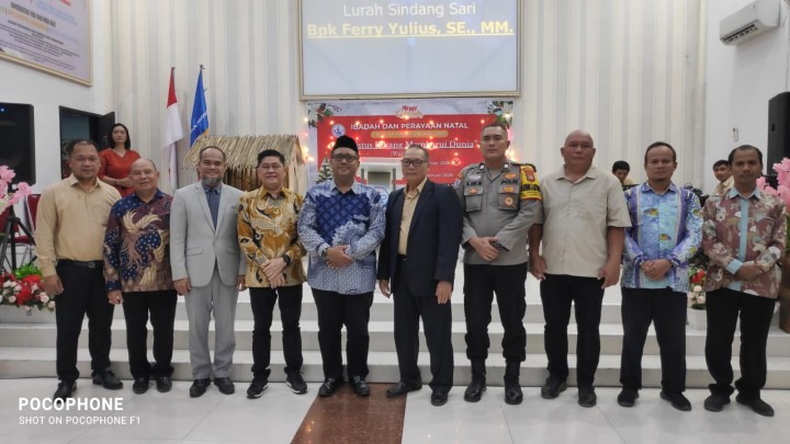 Menghadiri dan memberikan sambutan pada ibadah perayaan Natal 2025 dan menyongsong tahun baru 2026 di Gereja GKII Alfa Omega Jl. Karya Bakti Sindang sari.