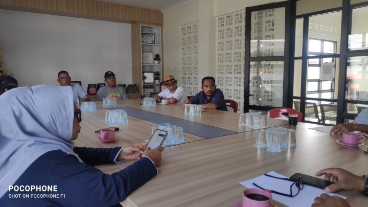 Rapat Pertemuan oleh warga dan Ketua RT.01 Sindang Sari.