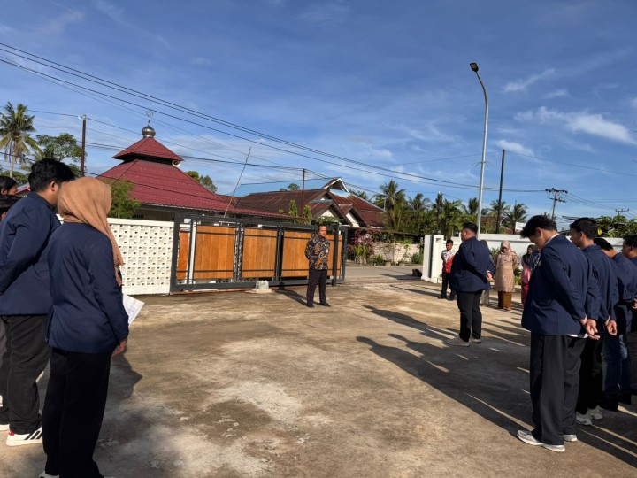 Rutinitas apel Pagi di Pemerintahan Kelurahan Sindang Sari.