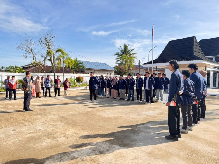 Rutinitas apel Pagi di Pemerintahan Kelurahan Sindang Sari.