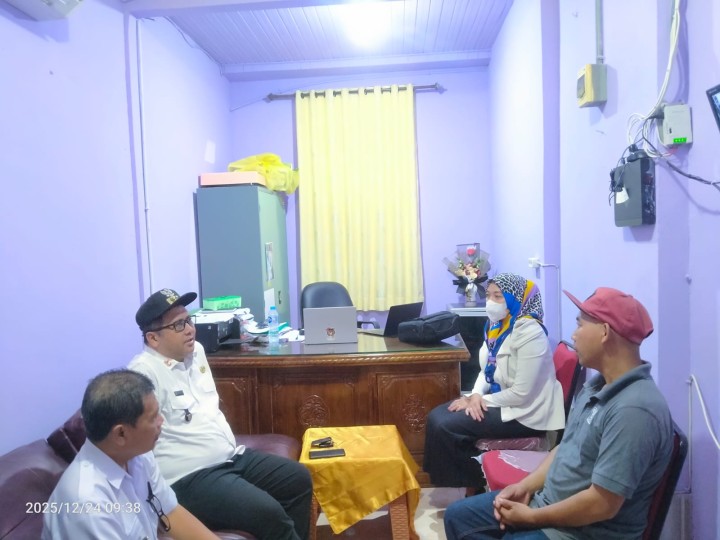 Silahturahmi Lurah berserta staf ke Kantor Desa Sungai Mariam.