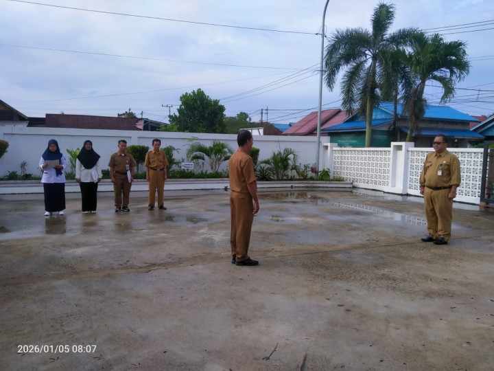 Rutinitas apel Pagi di Pemerintahan Kelurahan Sindang Sari.