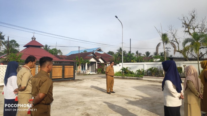 Rutinitas Apel pagi di Pemerintahan Kelurahan Sindang Sari.