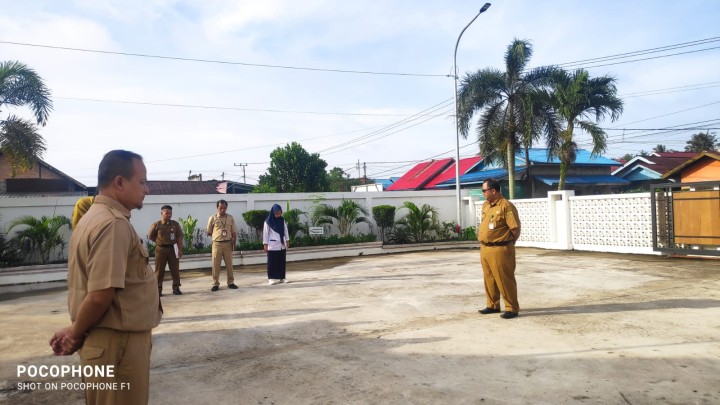 Rutinitas Apel pagi di Pemerintahan Kelurahan Sindang Sari.