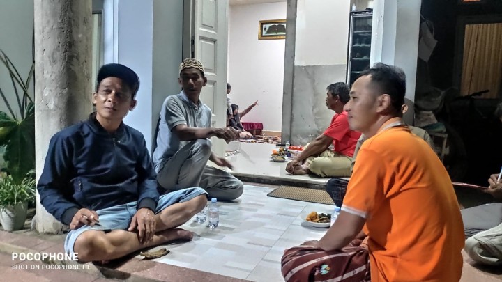 Rembuk warga RT 05 kelurahan Sindang sari mengenai perubahan anggaran PROBEBAYA.