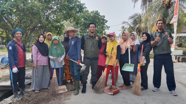 Kegiatan Gotong Royong mingguan setiap RT membersihkan Drainase,potong rumput,serta membersihkan tanaman yang rimbun yang menggangu.