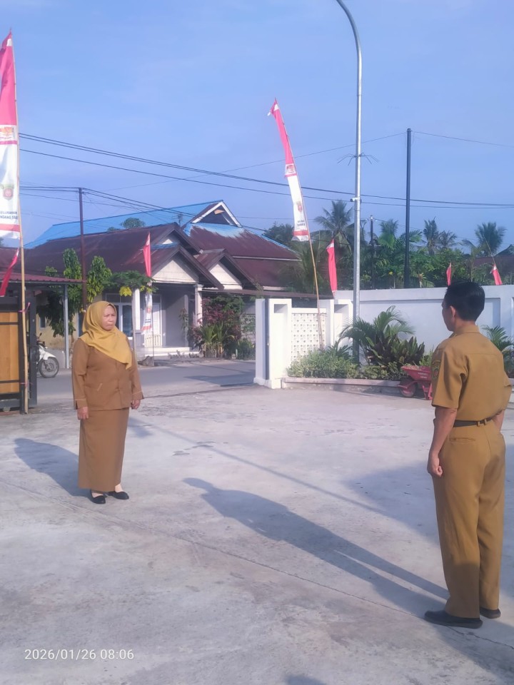 Rutinitas Apel pagi di pemerintahan Kelurahan Sindang Sari.