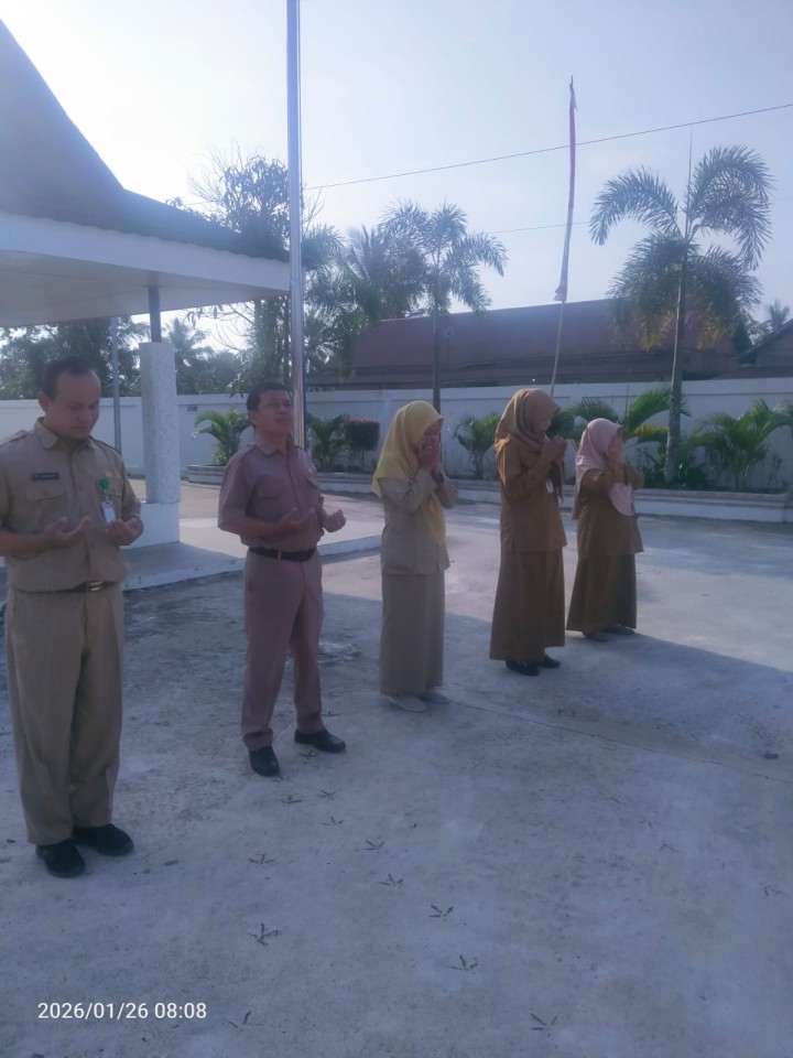 Rutinitas Apel pagi di pemerintahan Kelurahan Sindang Sari.