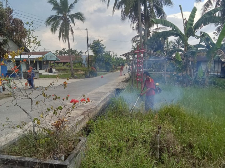 Kegiatan Gotong Royong di wilayah RT.4 Sindang Sari.