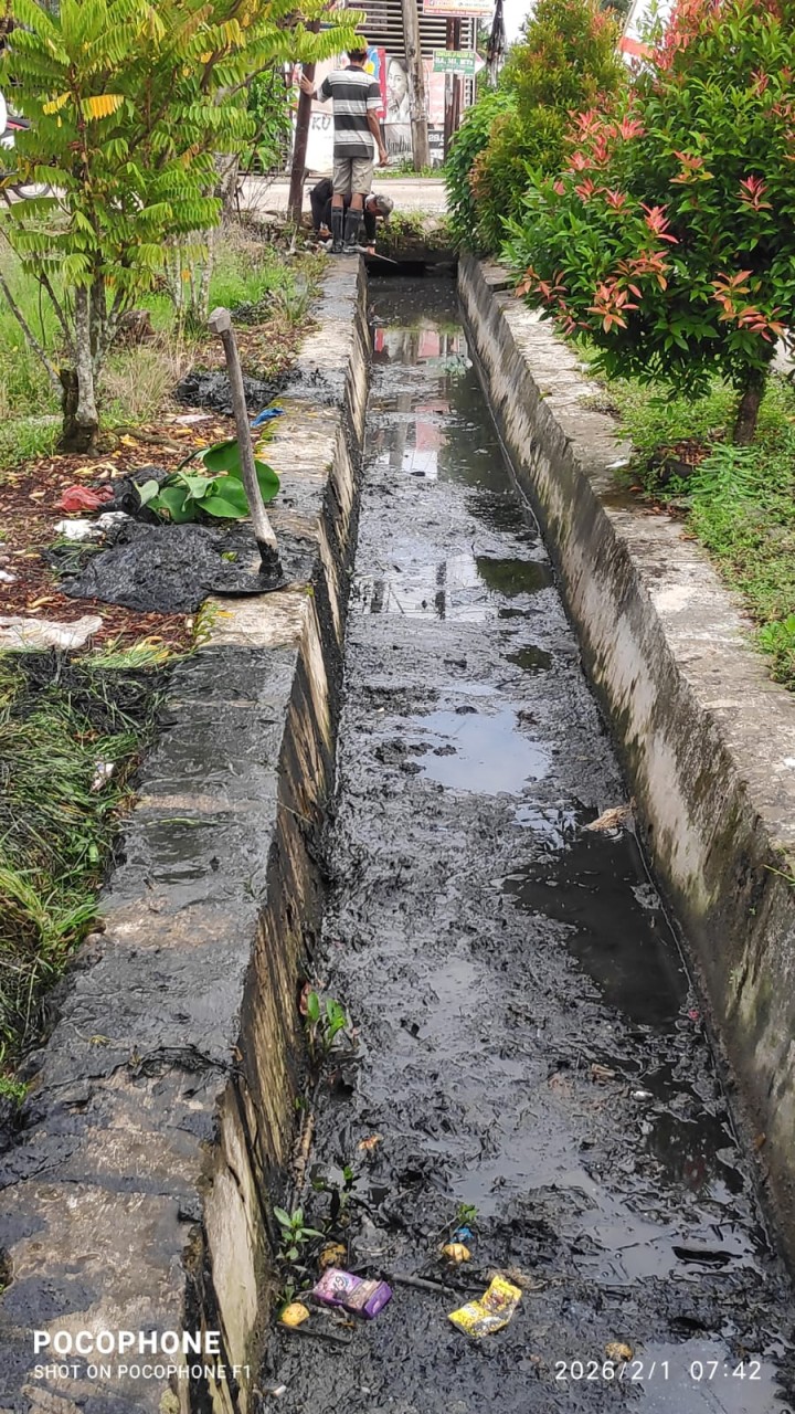 Kegiatan Gotong Royong bulanan di lingkungan masing-masing RT